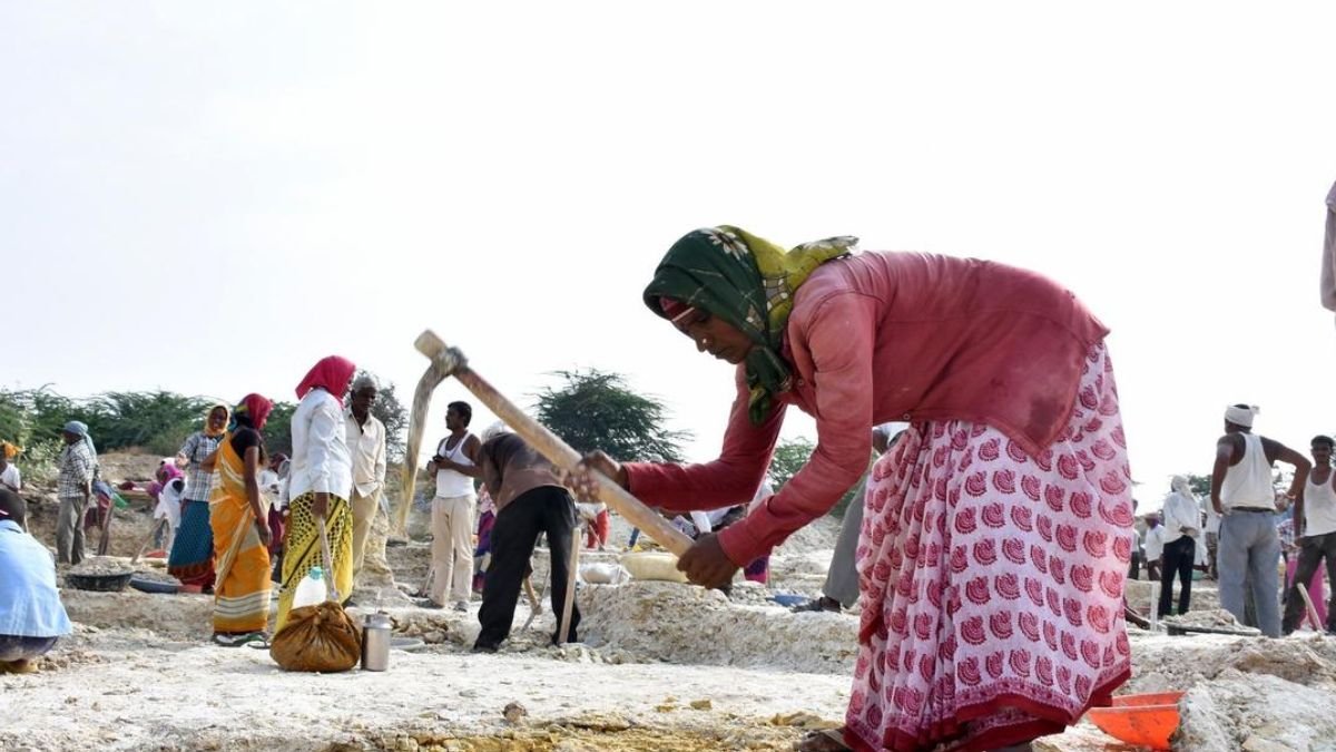 Centre Mulls Renaming MGNREGS as ‘Pujya Bapu Gramin Rozgar Yojana’ to Reflect Gandhian Ethos