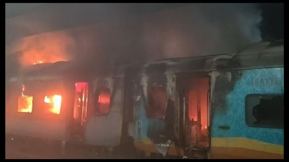 Fire Engulfs Two Train Coaches in Andhra Pradesh, Leaving One Passenger Dead